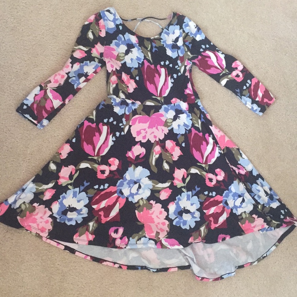 Aeropostale floral dress with a zigzag pattern